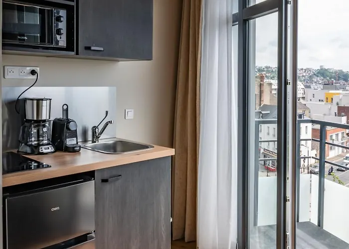 Smart 105 Aparthotel 4*