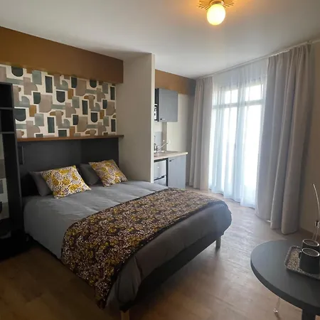 Aparthotel Smart 105 *